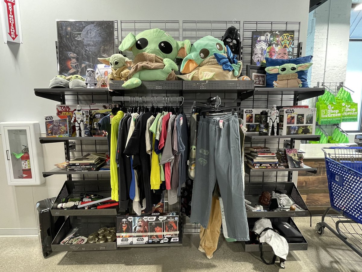 ScarifPodcast's tweet image. Here’s a local thrift store getting into the spirit. #Mandalorian #Grogu #501St