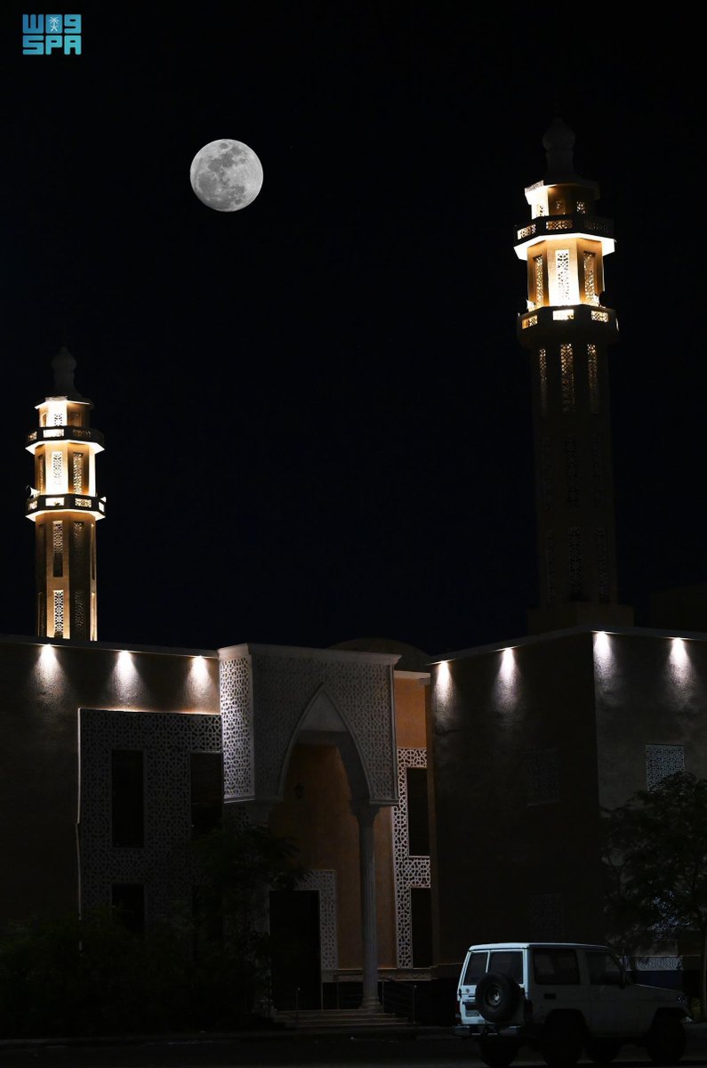 قمر 14 ذي القعدة يسطع في سماء المملكة.

-