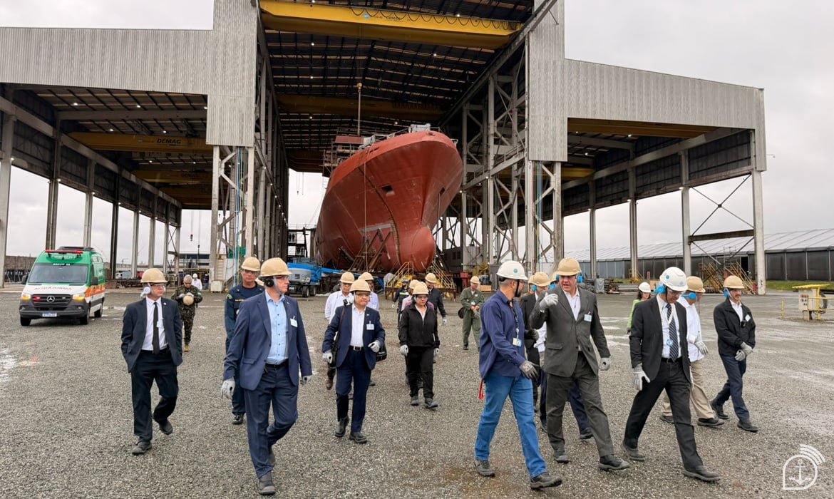 SA_Defensa's tweet image. 📍Itajaí, #Brazil (🇧🇷)

New look at the third Tamandaré-class frigate, Cunha Moreira (F202), currently under construction at TKMS shipyard in Itajaí.

She has had her superstructure &amp;amp; forward hull sections assembled.