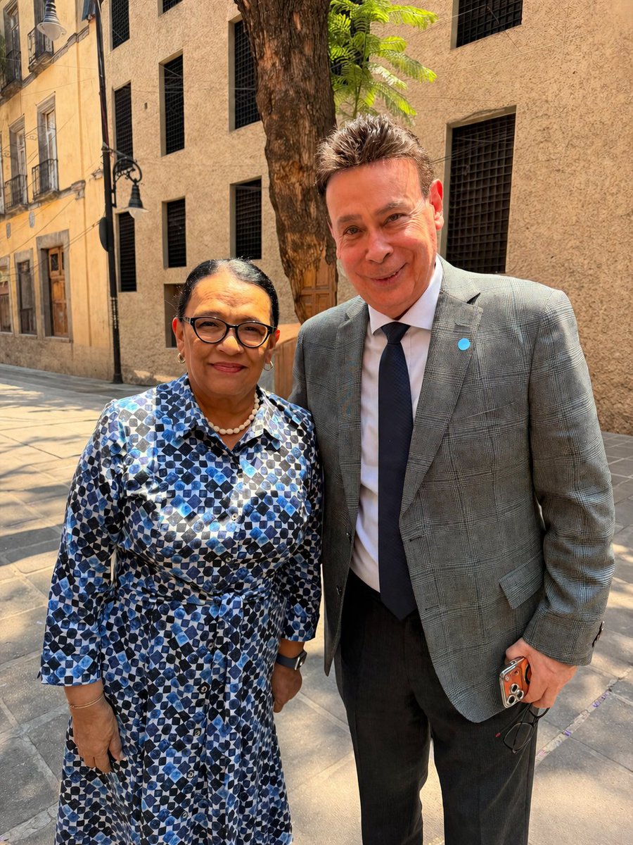 ABP_MX's tweet photo. Fue un gusto coincidir con mi querida amiga @RosaIcela_, Secretaria de Gobernación, en el marco del Día Internacional del Trabajo.
Seguimos sumando esfuerzos, con diálogo y compromiso, por el bienestar de las y los trabajadores de México. 🇲🇽 https://t.co/5MaSfBfxoS