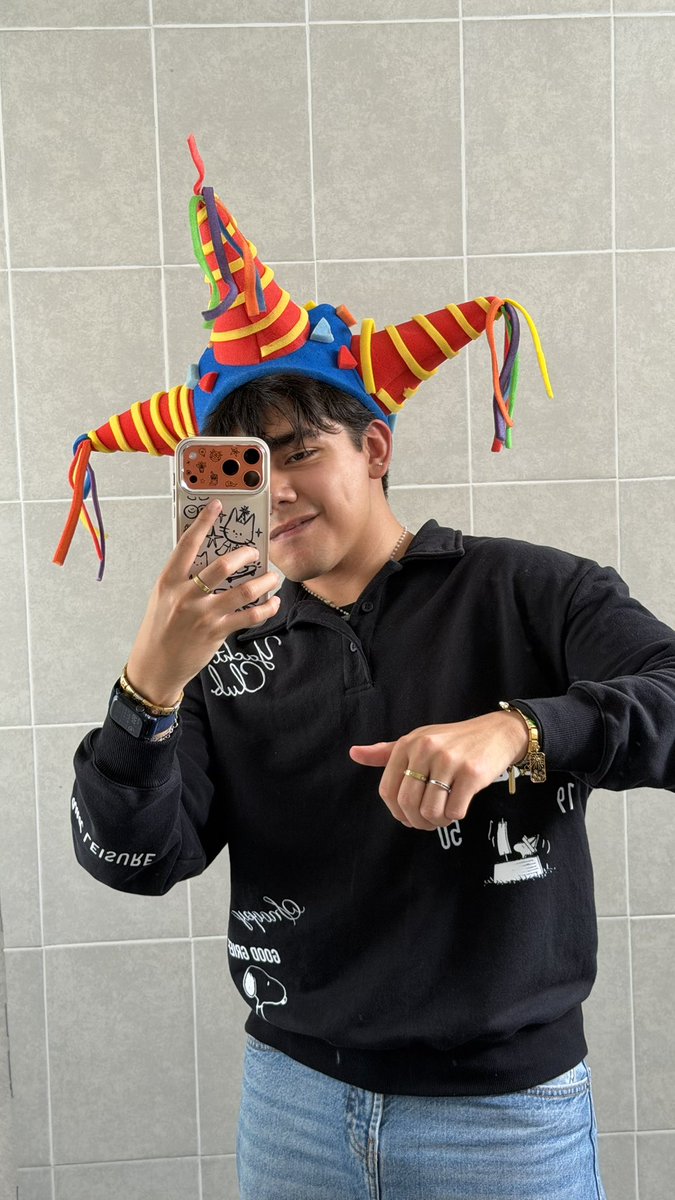 Adribites's tweet photo. Uuu piñata y palo 🪅 https://t.co/1WdY77OqZP