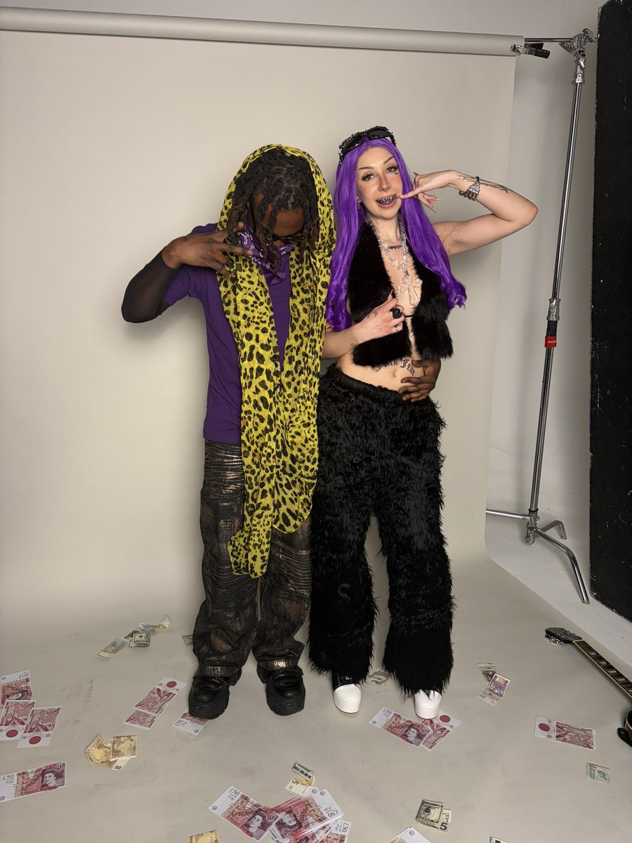 d5 tweet media