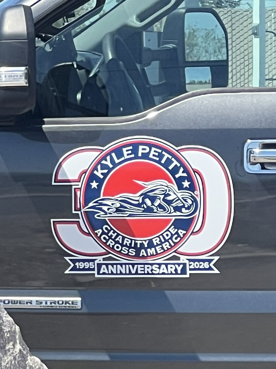Rob_Stults's tweet photo. @KPCharityRide @therichardpetty @PrevostCoach @kylepetty @wrapartist @schoolofwrap Heck yeah!  Waiting for everyone to show up! https://t.co/jLnBXWZwXh