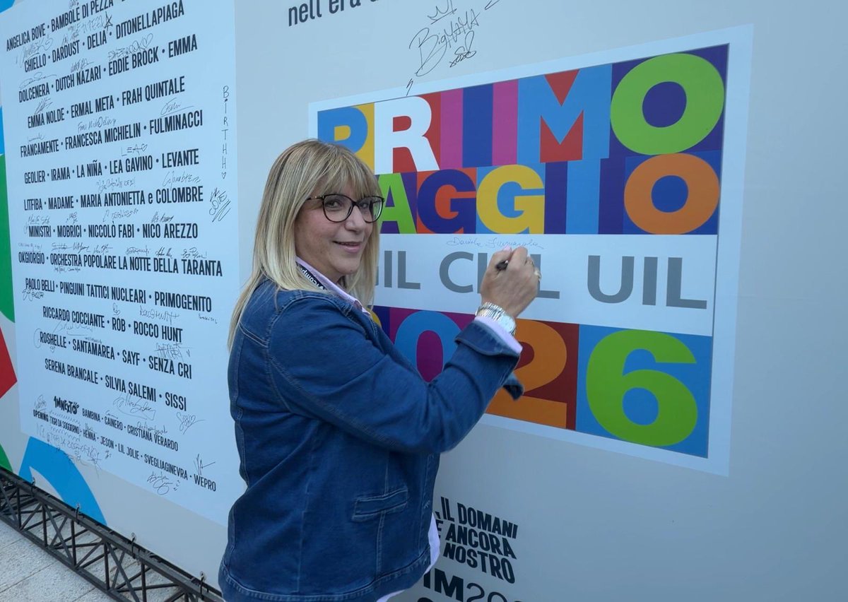 CislNazionale's tweet photo. #PrimoMaggio La Segretaria Generale della #Cisl #DanielaFumarola a Roma al tradizionale “Concertone” di Piazza San Giovanni,  un grande momento di di partecipazione collettiva e di unità tra le generazioni attraverso la musica. 
Insieme per la dignità del lavoro, la buona contrattazione, le nuove tutele e i nuovi diritti per l'Italia che cambia nell'era dell'intelligenza artificiale.
#Concerto #lavoro #1maggio2026