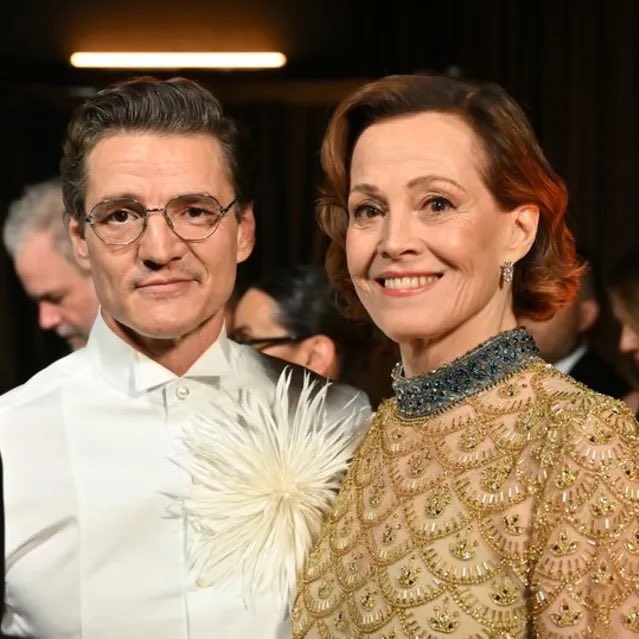 Mando3Updates's tweet image. 🚨Pedro Pascal and Sigourney Weaver will be in the Uk on Monday to promote ‘The Mandalorian and Grogu’ as confirmed by the programme ‘The One Show’ in which they’ll be on the Monday programme🚨

Source @BBCTheOneShow 

#starwars #TheMandalorian #ahsoka #grogu