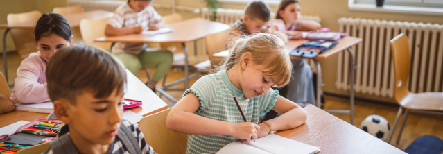 JonMyalls's tweet image. In February 2025 more than 38% of students in one NYC #K12 district were chronically absent. Now it’s just 20%. See how they used AI for tracking attendance and contacting parents. @EdTech_K12 dy.si/yTQvsy