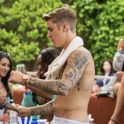 JDBieberDumps's tweet photo. Justin Bieber spotted at the Hard Rock Hotel &amp; Casino in Las Vegas, Nevada
(May 2, 2015) https://t.co/3PscWnWgzZ