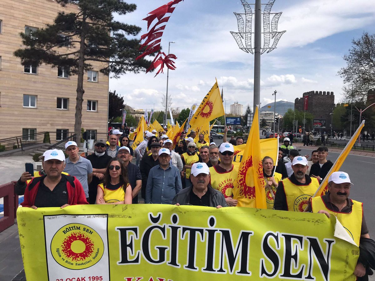Egitimsen38's tweet photo. Emeğimize ve haklarımıza  yönelik saldırılara karşı; eğitimin, çocuklarımızın ve ülkemizin geleceğine sahip çıkmak için  1 Mayıs'ta alanlardaydık.İşçi sınıfının ve emekçilerin Uluslararası Birlik, Mücadele ve Dayanışma Günü 1 Mayıs kutlu olsun! https://t.co/nyrqlWVGgX