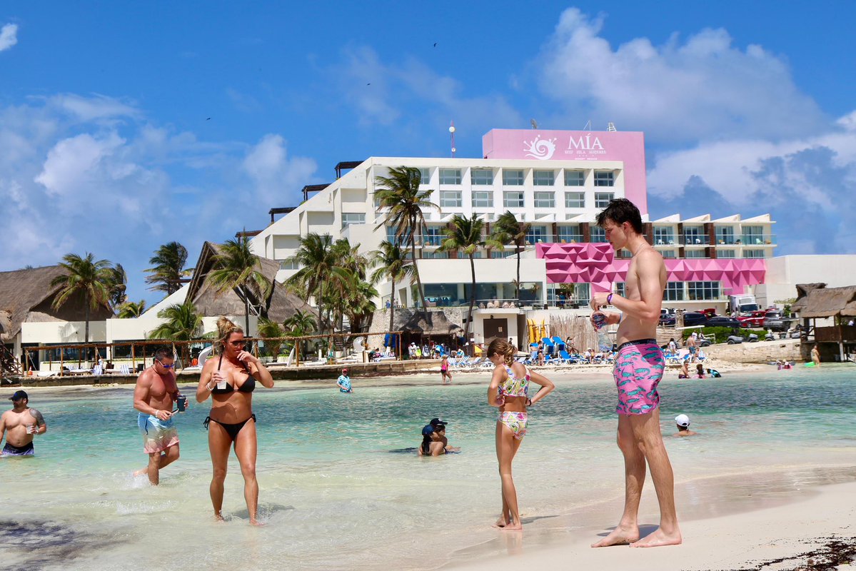 QuintanaRooHoy1's tweet image. #IslaMujeres 🏖️ I Isla Mujeres presume: #PlayaNorte sigue entre las mejores. El reconocimiento fue otorgado por la plataforma #TripAdvisor y dado a conocer en el marco del #TianguisTurístico de #México. 

La nota completa en👇🏼
wp.me/p9prmQ-284K