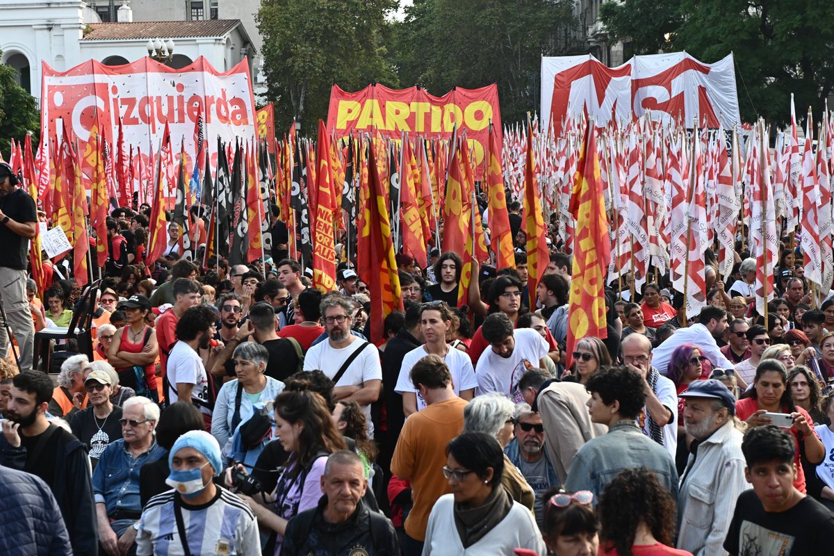 #AHORA
En el inicio del acto internacionalista y unitario del <a href="/FdeIzquierda/">Frente de Izquierda</a> junto al <a href="/MSTargentina/">MST Argentina</a> e <a href="/IzqSocialista/">Izquierda Socialista</a> por el triunfo de todas las luchas y la derrota del gobierno de Milei.
Rechazamos la guerra imperialista y reclamamos por una Palestina libre del río al mar.