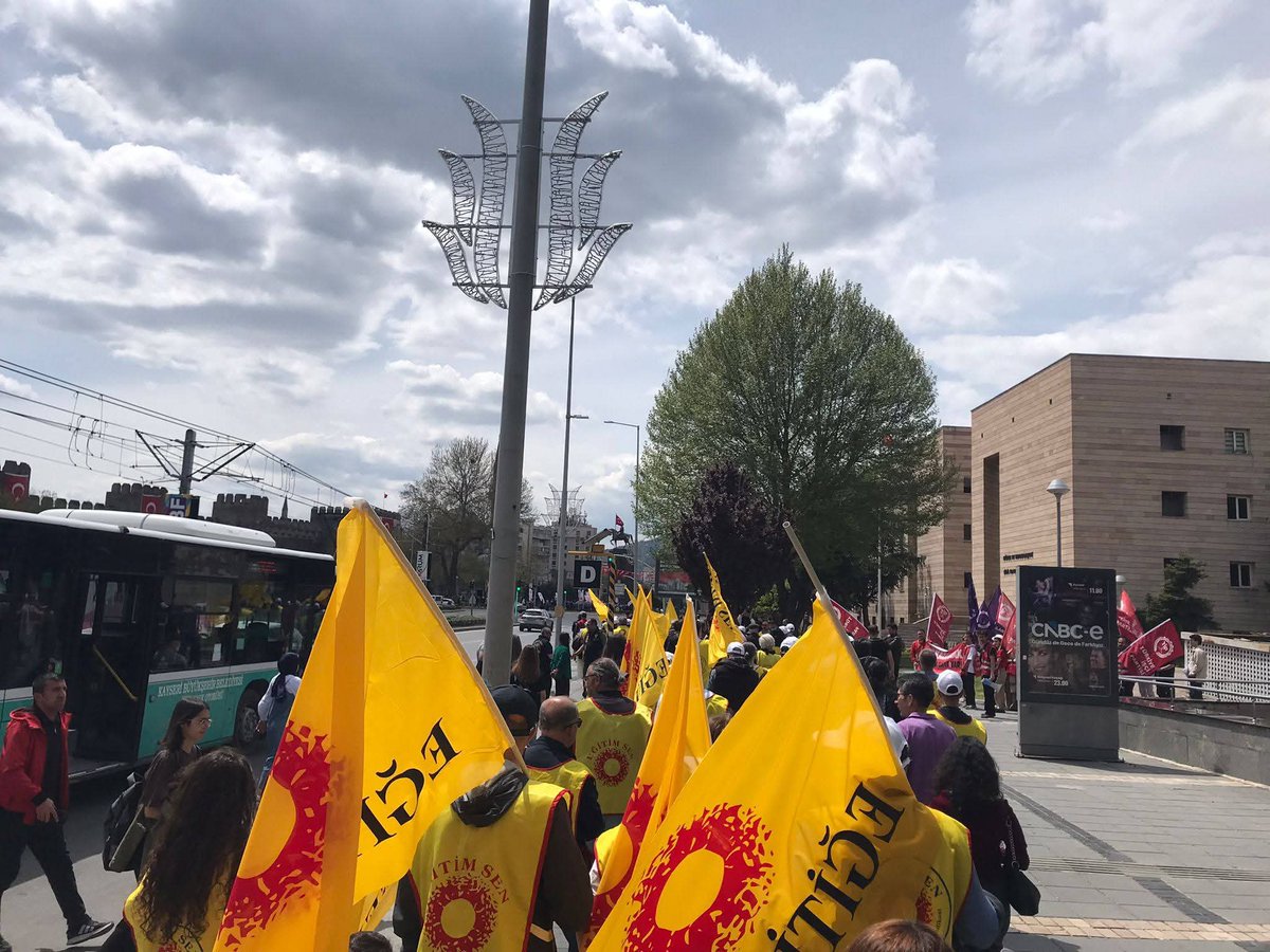 Egitimsen38's tweet photo. 1 Mayıs'ta alanlardaydık. İşçi sınıfının ve emekçilerin Uluslararası Birlik, Mücadele ve Dayanışma Günü 1 Mayıs kutlu olsun! https://t.co/mYgbLiRraT