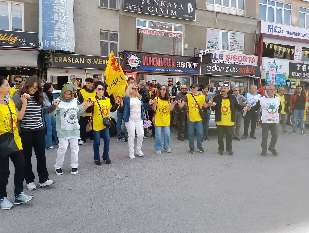 Egitimsen38's tweet photo. 1 Mayıs'ta alanlardaydık. İşçi sınıfının ve emekçilerin Uluslararası Birlik, Mücadele ve Dayanışma Günü 1 Mayıs kutlu olsun! https://t.co/mYgbLiRraT