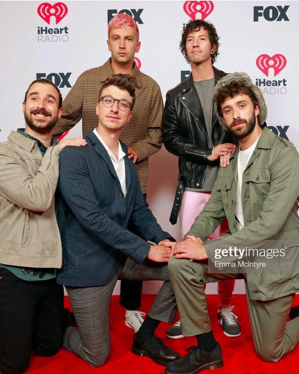 Hopeee_OwO |-/ tweet media