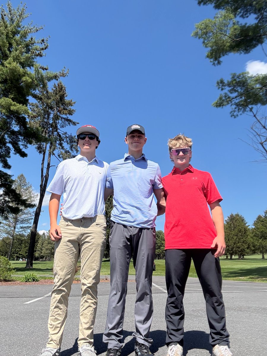 LincRehrig's tweet image. Golf 🏌️‍♂️with the boys before prom 

#slaterfootball
#teammates