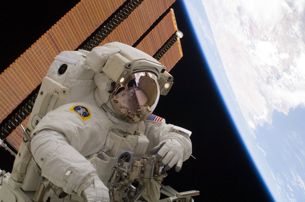 Astro_Clay's tweet image. It’s #NationalSpaceDay?  Who knew??? Let’s celebrate with a few shots of fun!! After all, I’m #TheOrdinarySpaceman™️
#Nebrastronaut™️