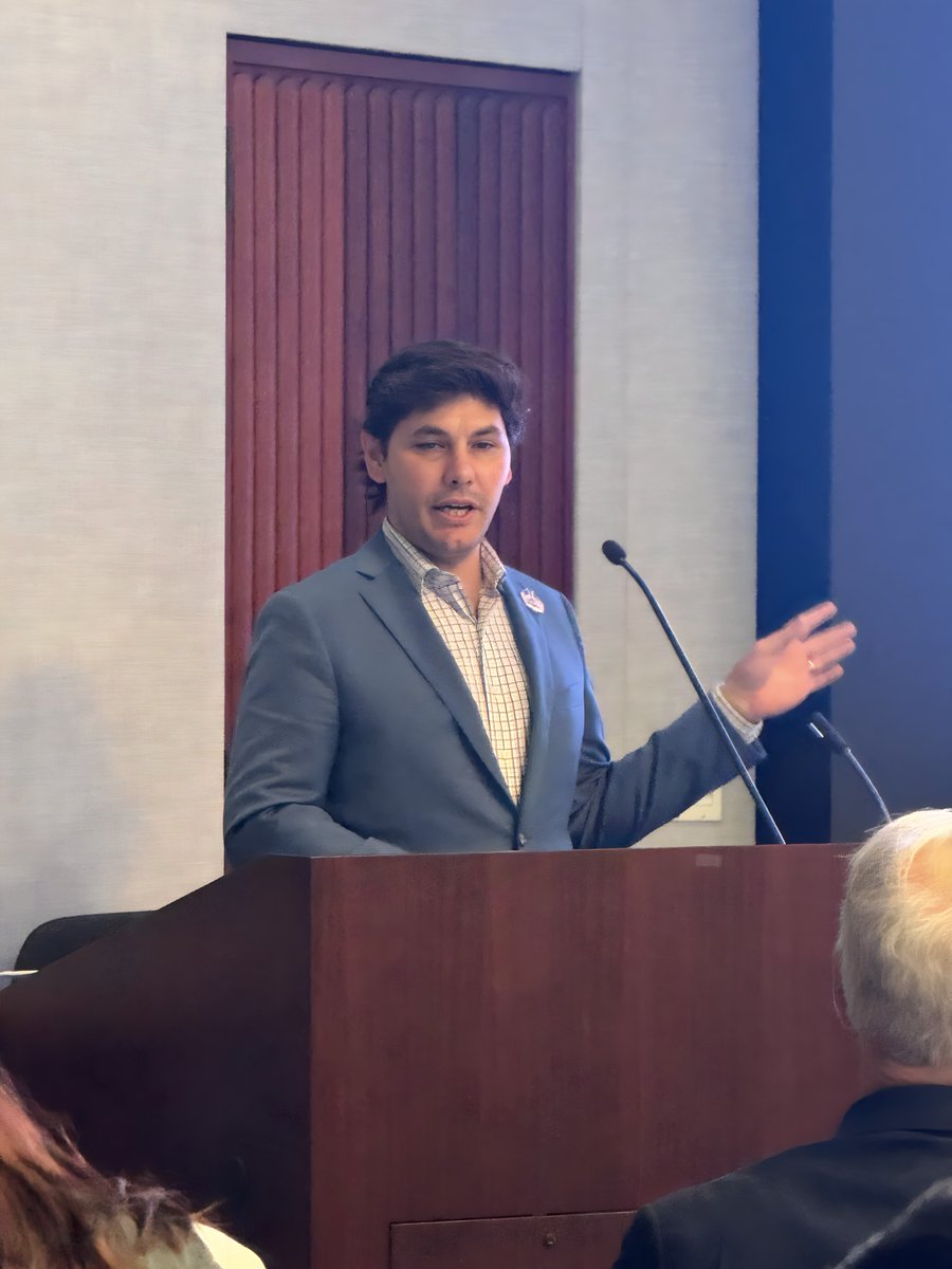 VentureHQ's tweet photo. Had a great time yesterday at the ISDOC quarterly luncheon talking Communications in 2026. Newsrooms shrinking, niche channels exploding, AI moving fast, audiences craving what's real. The throughline is trust, and the answer is integrated communications. https://t.co/dnJUI0n0Dc