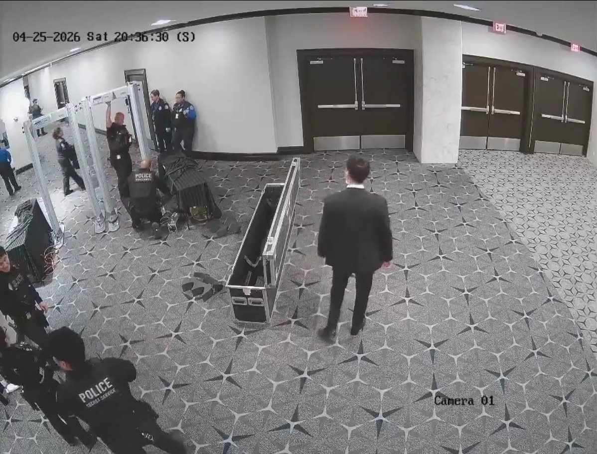 KaptainKronos's tweet photo. @egg335374 @37Lemons The guy in the suit.
Turning around and resting his hand on the case indicated go-time for the acting to commence. https://t.co/WHVlaCqbSF