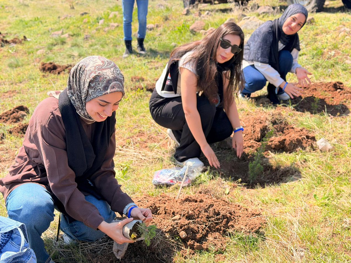 KayseriKYGM's tweet photo. 📍 Şule Yüksel Şenler Yurdu
📍Melikgazi Yurdu

Kayseri İl Emniyet Müdürlüğümüz tarafından düzenlenen “Şehitlerimiz İçin Bir Fidan, Geleceğe Bin Nefes” projesi kapsamında öğrencilerimiz ile birlikte fidan dikim etkinliğine katıldık. ✨ https://t.co/TKOOLdw1hT