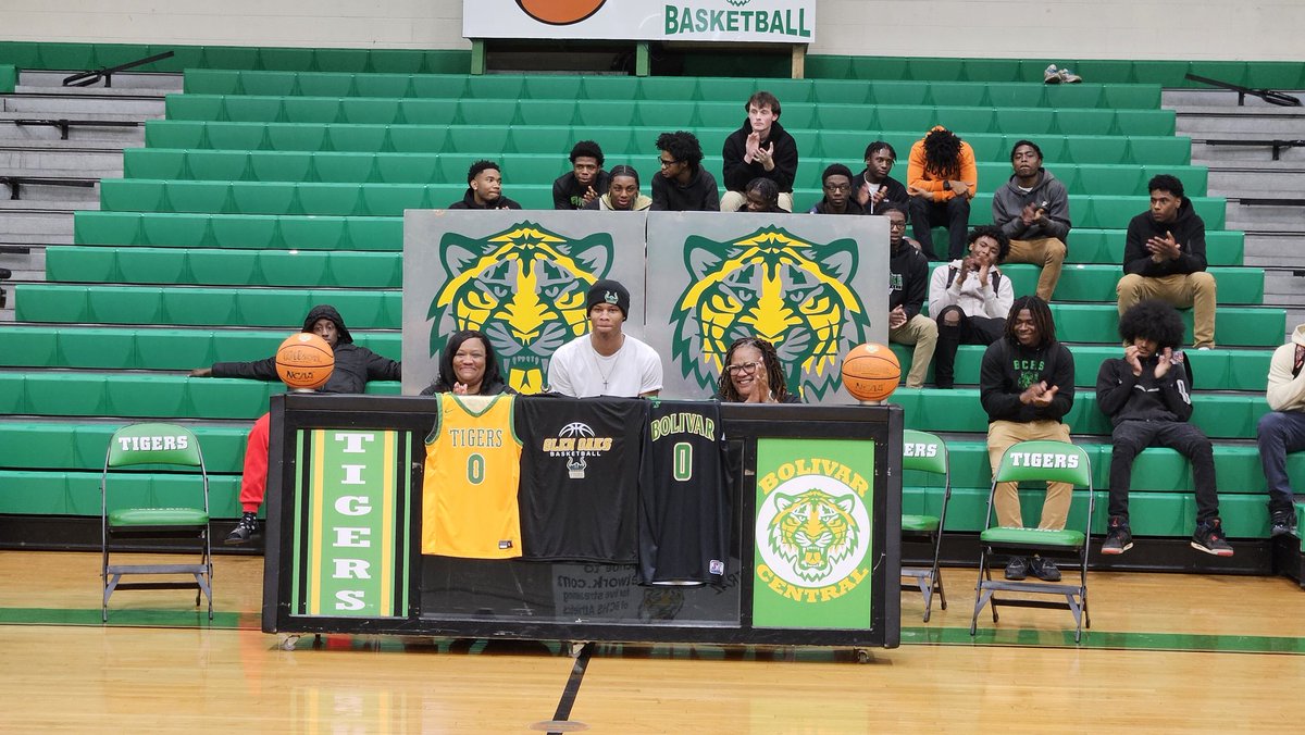 BolivarTigers's tweet photo. Congratulations to Jordan Dixon, who signed to play ball at Glen Oaks CC today! https://t.co/Z8TTogmtCV