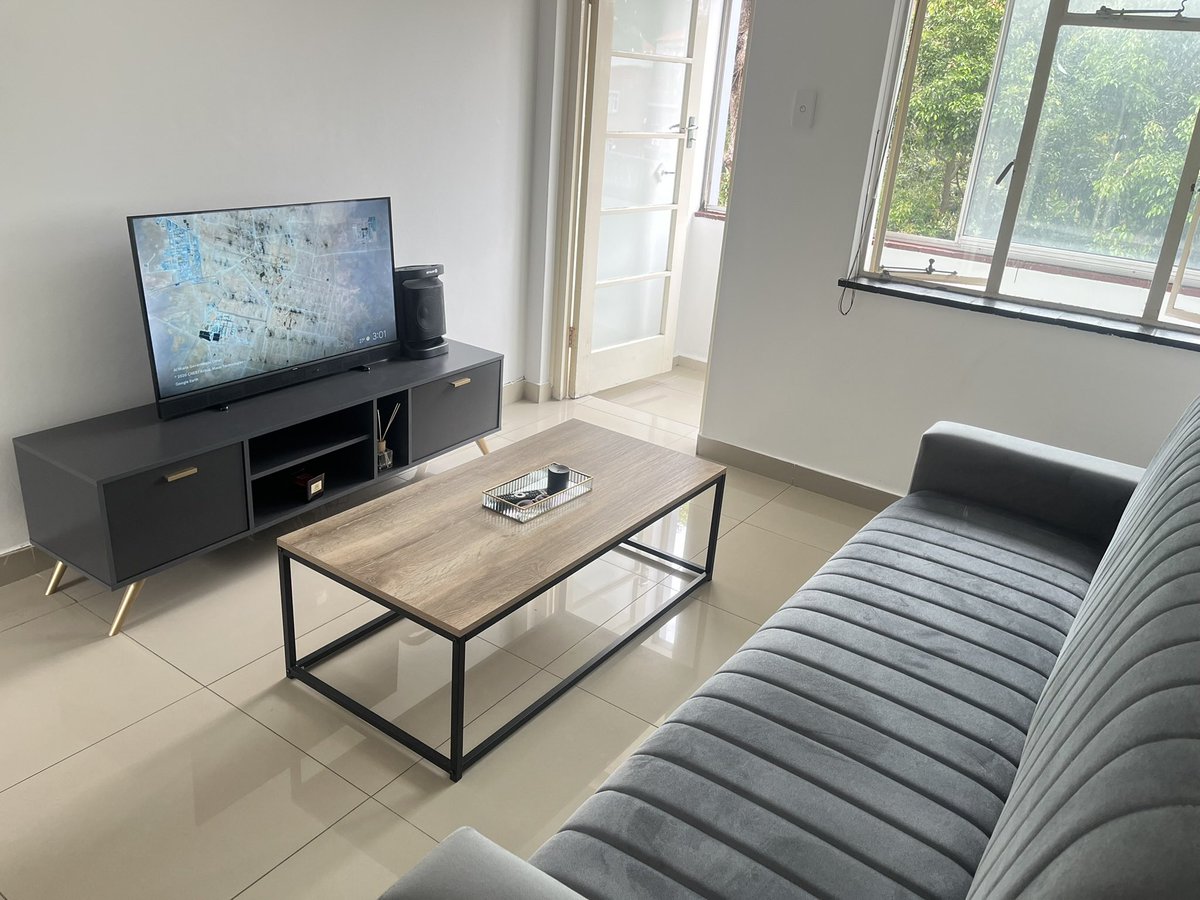 ree_wabakoena's tweet image. Please help me find buyers. 

Asking price:-
Sleeper couch : R7500
Coffee table: R900
Tv stand: R1200

Based in Durban (Glenwood)
Reason for selling: I moved into a bigger space and now I need bigger furniture pieces to fill up my lounge.  #ForSale #Furniture #Durban #TL