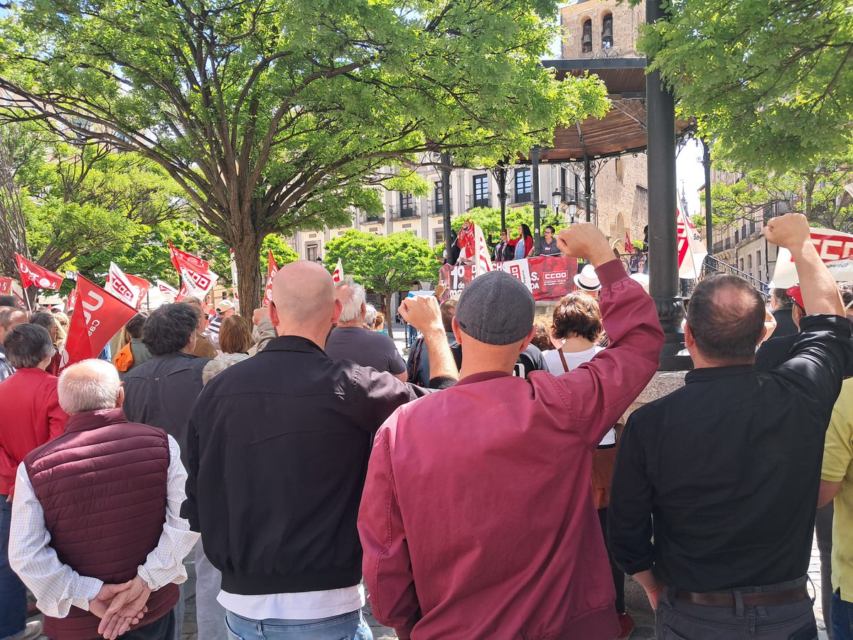 PceSegovia's tweet photo. ✊ El 1 de mayo recordamos que los derechos se conquistan lucha a lucha. Y se defienden en común

Vivienda y salario, contra el empobrecimiento de la clase obrera. #1demayo https://t.co/l58zPZyBnO
