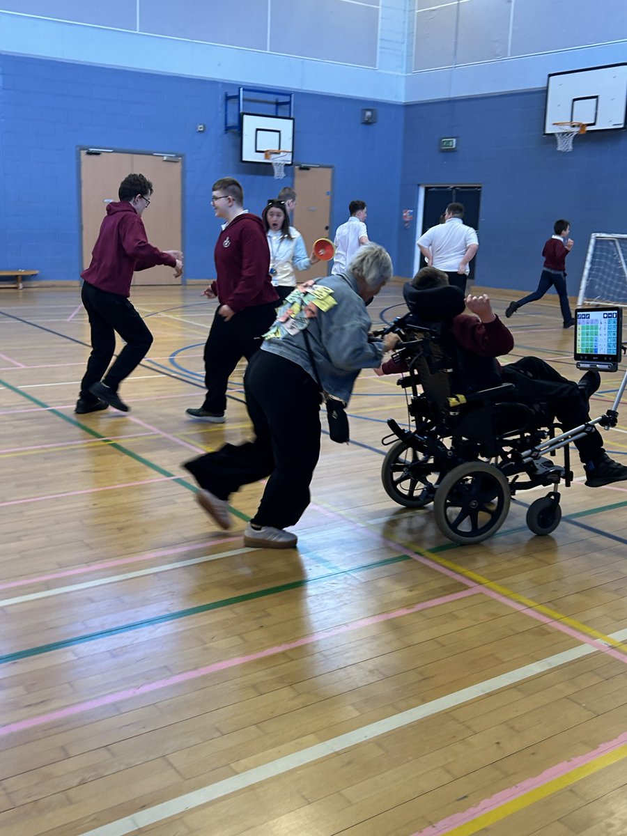 AlloaEASN's tweet image. Fun and games at Monday lunch club. Everyone’s included. It’s always a great start to our week.  Thank you Carly and Sarah. @ActiveClacks @AlloaAcademy @CL_sport_ #Sport #FunwithFriends