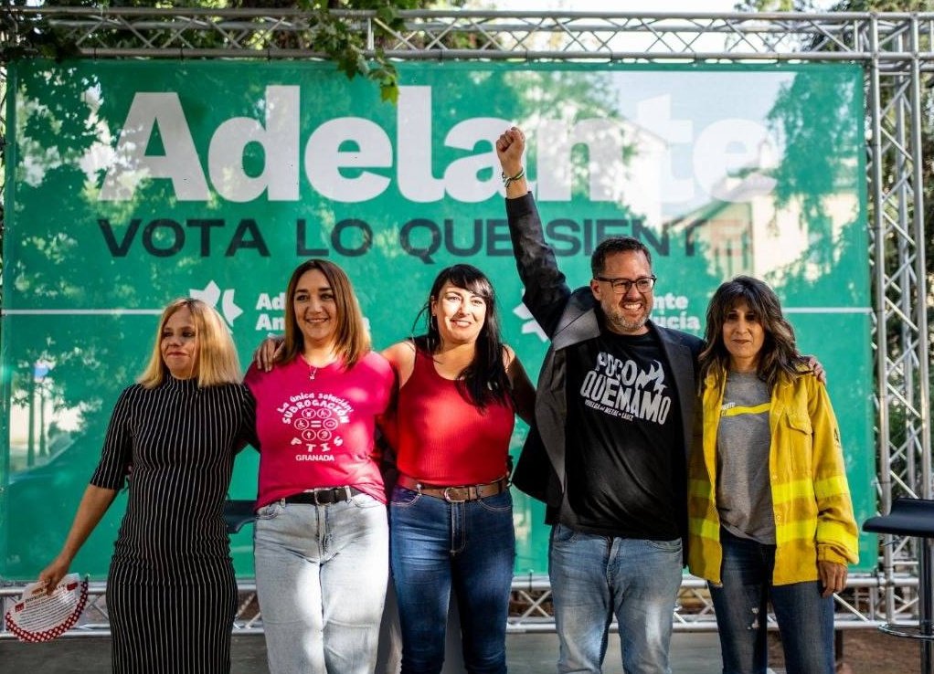 joseigs_'s tweet photo. Vaya 1 de Mayo bonito en Granada. La ola andalucista está creciendo y mucho 💚 

Bonilla eligió celebrarlo con los CEOs de multinacionales. 

Nosotros con una profesora de universidad, una bombera forestal, una ptis y una limpiadora. https://t.co/bGjemb9OFu