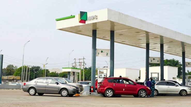 NigeriaStories's tweet photo. NNPC has increased petrol prices to N1,320 per litre in Lagos and N1,364 per litre in Abuja due to rising supply costs https://t.co/YMa3GZMYsn