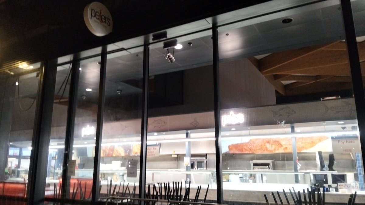 MarkDABond's tweet image. #Peters @SydFishMarket !

Family favourite. 

Ohmygish the garlic bread with parsley flakes dripping in butter as you stared at the Autumn Forest wallpaper at the #LivelyLobster that turned into the #LazyLobster.

Seafood Platter Mixed Hot n Cold the fave.

Lemon dip(ing) bowls!