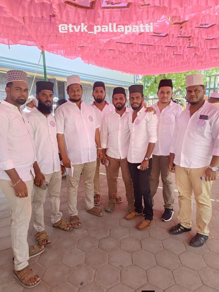 muthuhere3's tweet image. While many expected DMK to win in Aravakurichi due to the Muslim vote bank in pallapati region, there were significant muslim votes shifted toward TVK had happened.  DMK’s defeat looks very likely. Admk may take the lead there. #Karur 🫣