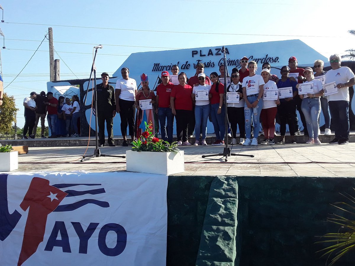 MatosNeudel's tweet photo. Reconocen en #BaraguáPorMás a las secciones sindicales más destacadas en el acto municipal por el 1ro de Mayo, Dia Internacional de los Trabajadores bajo el lema central #LaPatriaSeDefiende #LatirAvileño https://t.co/cqDtI8EHFL