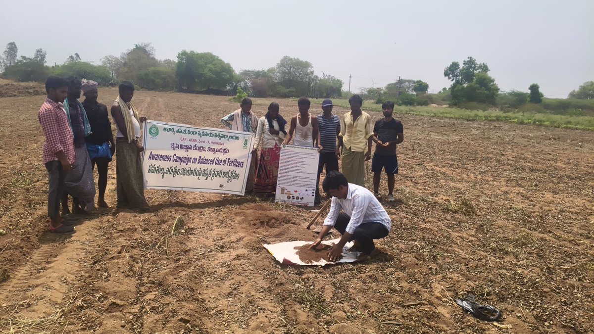 atariXhyderabad's tweet image. Digital outreach reached 4,32,317 farmers, supported by 582 farmer visits to KVKs, one radio talk, and 23 demonstrations on green manuring, biofertilisers, and other practices. #DigitalAgri #SustainableFarming