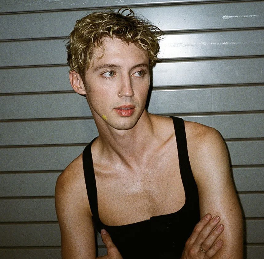 cosmic_marvel's tweet photo. 17 years ago today, Troye Sivan made his debut as young Wolverine in ‘X-MEN ORIGINS: WOLVERINE’

His first job ever. https://t.co/UPvD51Fzhk