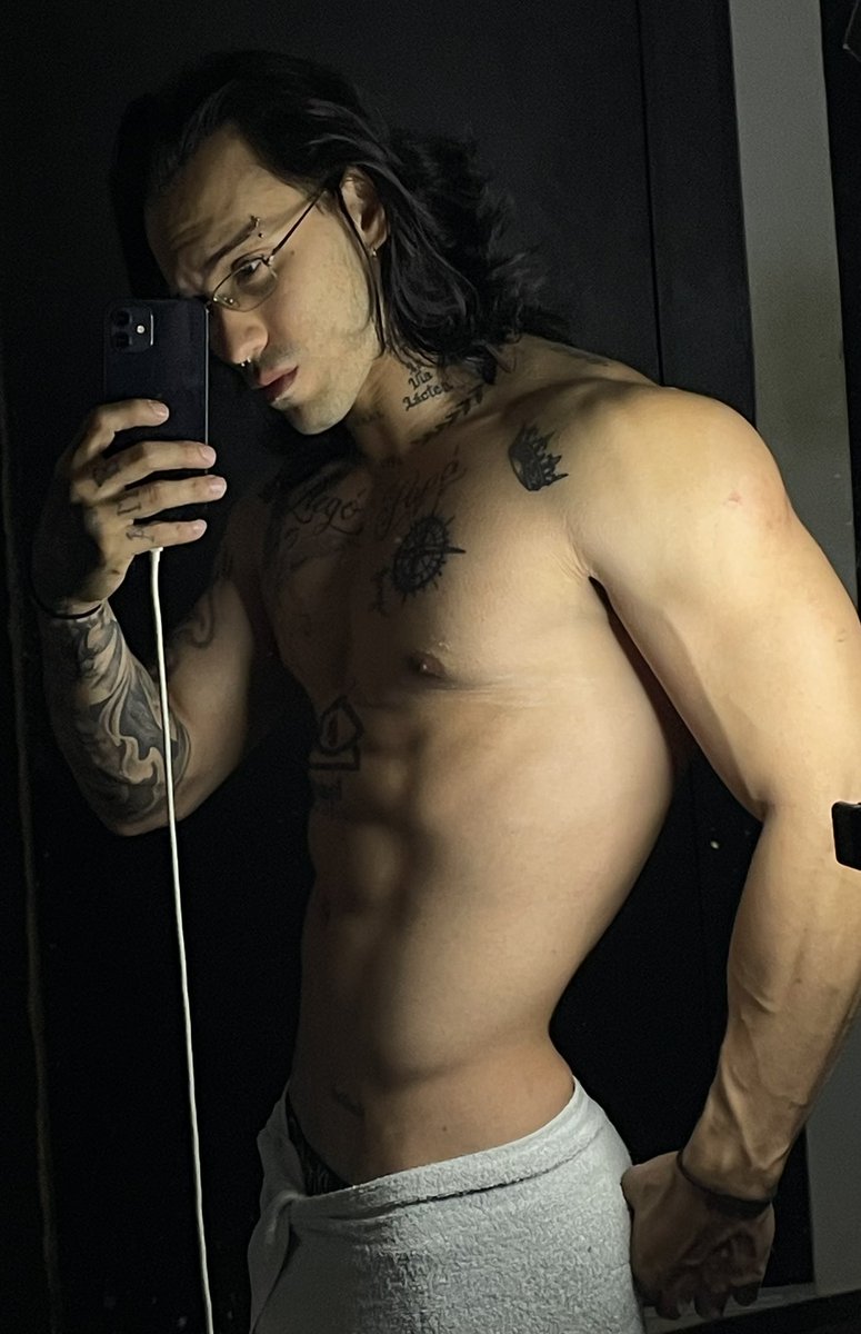 impapachino's tweet photo. i need help with the towel https://t.co/ocXAWMZTOR