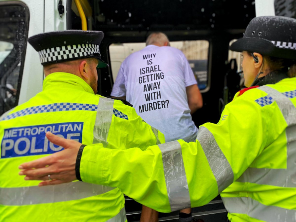 AndrewS78169455's tweet image. “Article 11 is closely linked to freedom of expression as it applies to protests, marches and demonstrations, counter-demonstrations, press conferences, public and private meetings and more – but it does not protect intentionally violent protest.”
#humanrights under attack.
