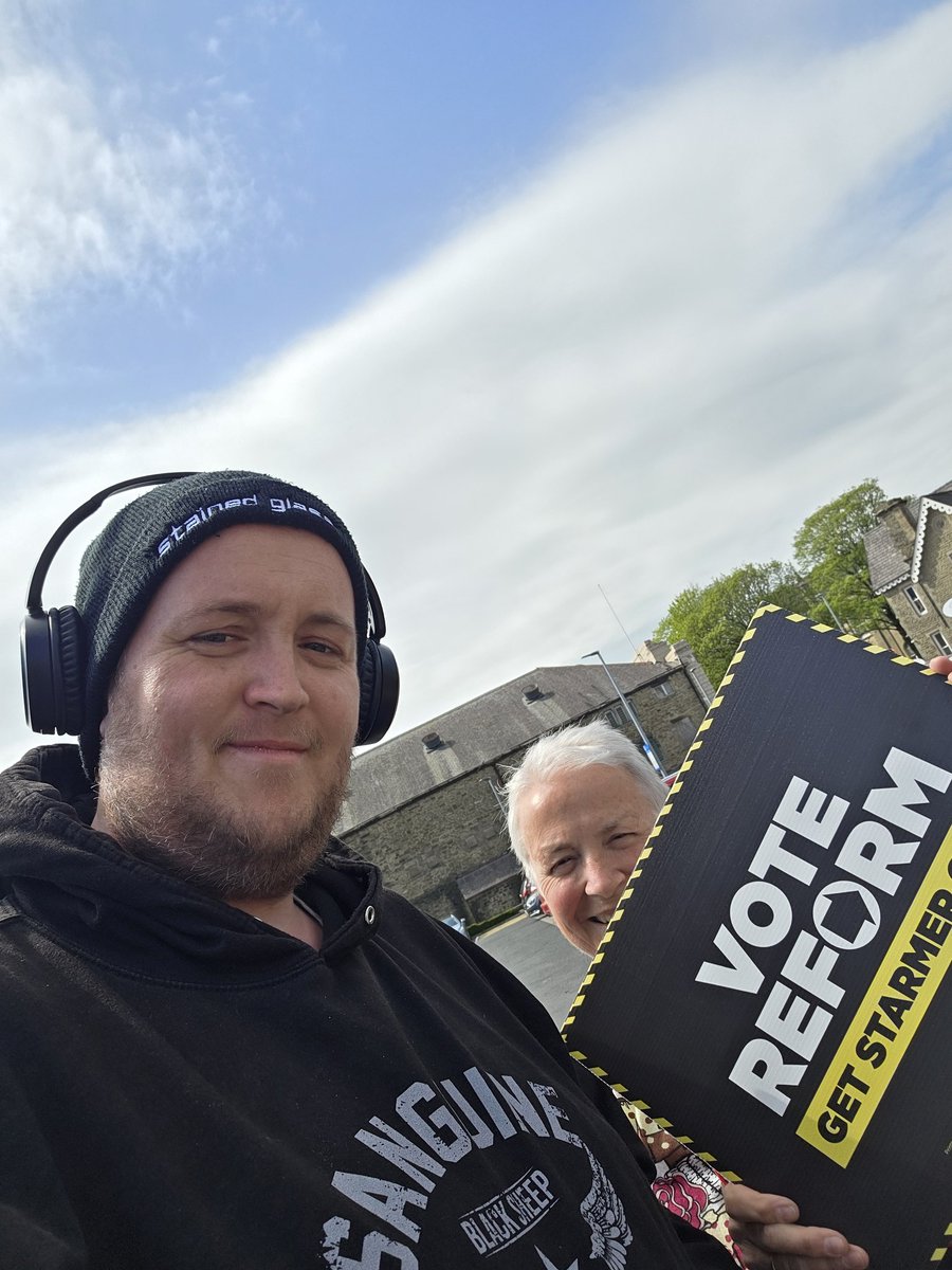 AdamConlon15's tweet image. Today's been a good day @EssexPR @WillKingston @thecarolemalone @joshxhowie @Alexarmstrong @LeeAndersonMP_ @ZiaYusufUK @Nigel_Farage @TiceRichard
campaigning on my own terms for our common sense cause here there and everywhere #ReformUK 

#voteReformUK for a sustainable future.