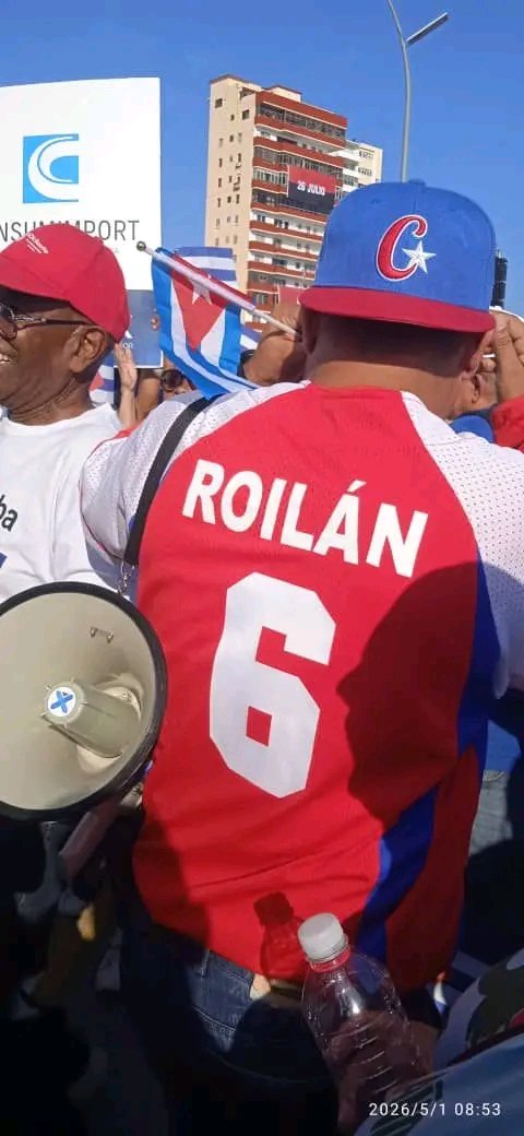 Roilancu1's tweet photo. Felicidades al pueblo de #PlazadelaRevolución, que junto a los trabajadores del #Turismo, el #MINREX y más, desfiló con todo este #1roDeMayo por 23 y en otros frentes.
Por ser digna sede otra vez de #Cuba, y por el tremendo respaldo a #MiFirmaPorLaPatria.
#PlazaEnElCorazón https://t.co/r6kH2tgsWz