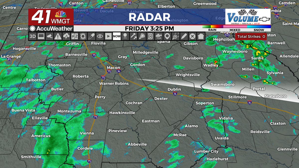 ALowWX's tweet image. Isolated showers are ongoing around Middle GA and rain odds are only expected to go up as the evening goes on. Temperatures will be on the downtrend until Sunday morning thanks to the clouds and rain along with wind from the north. I'll be tracking the activity on 41NBC. #gawx