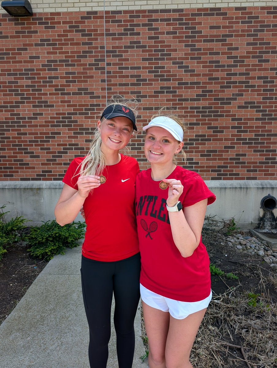 Antler_Tennis's tweet photo. Crete Invite Results!
1S finished 5th
2S finished 4th
1D finished 1st🥇
2D finished 3rd 🥉
Team fibished as Runner Up! 
Great day on the courts! #antlertennis https://t.co/aB3tp2BRjO
