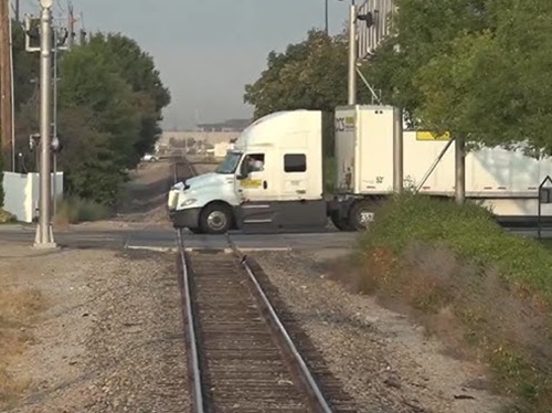 AASHTOsean's tweet image. AASHTO Journal: #AASHTO Comments on @FMCSA Proposed Rule. #cargo #transportation #trucking #freight #truck #road #highway #roadway #stateDOT @aashtospeaks @USDOT  aashtojournal.transportation.org/aashto-comment…