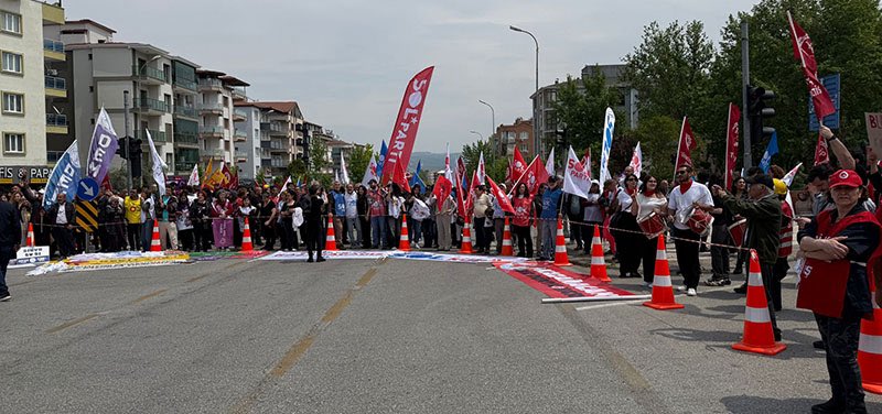 MorDenizlii's tweet photo. “Başka Bir Yaşam Mümkün” diyerek alanlardayız. 

Yaşasın 1 Mayıs! 

#1MayısEmekveDayanışmaGünü https://t.co/7niJSFTRw1