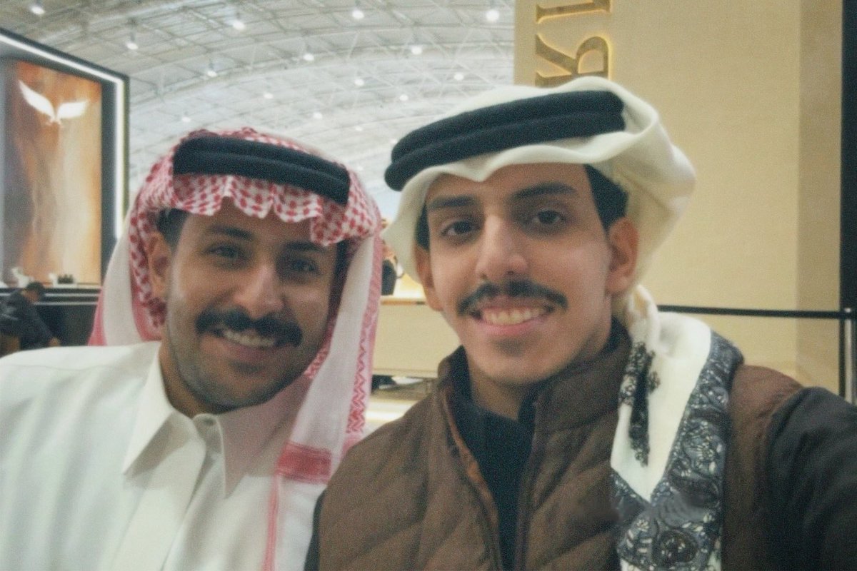 َ tweet media