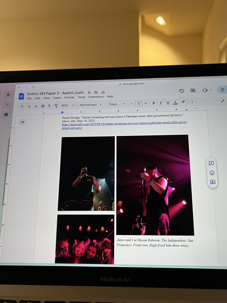 aashnijoshi_'s tweet photo. same semester. two very different classes.

using CNNs for galaxy classification in one and writing a 4 page paper on my favourite music artist in another

berkeley classes are something else https://t.co/7PaXkuAE2j