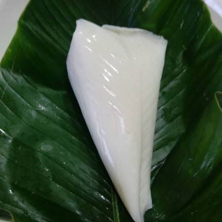 Confirm EYONU AWON AGBA (To be at peace with the elders) :

 Help me find one EKÒ ELEWE and SALT, after getting the EKÒ ELEWE, open it as it is in that image, keep the EKÒ one side, then take the leaves, put it inside a full bucket of water and squeeze very well until the water