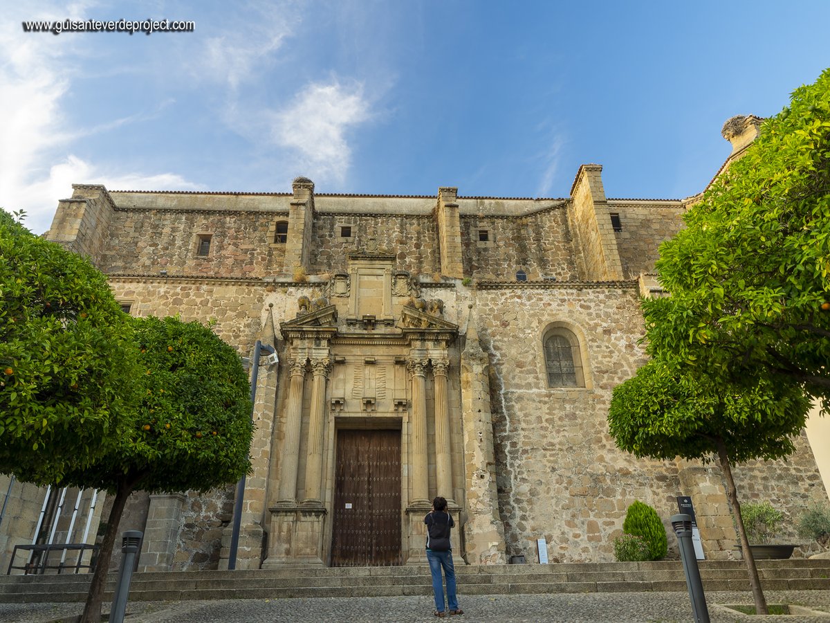 ElGuisanteVerde's tweet image. El bien conservado casco histórico de #Plasencia muestra el típico modelo cristiano medieval, el tiempo vuela entre callejones, monumentos, museos... Estábamos de paso y ya teníamos ganar de volver. #Extremadura blgs.co/9GoxN4