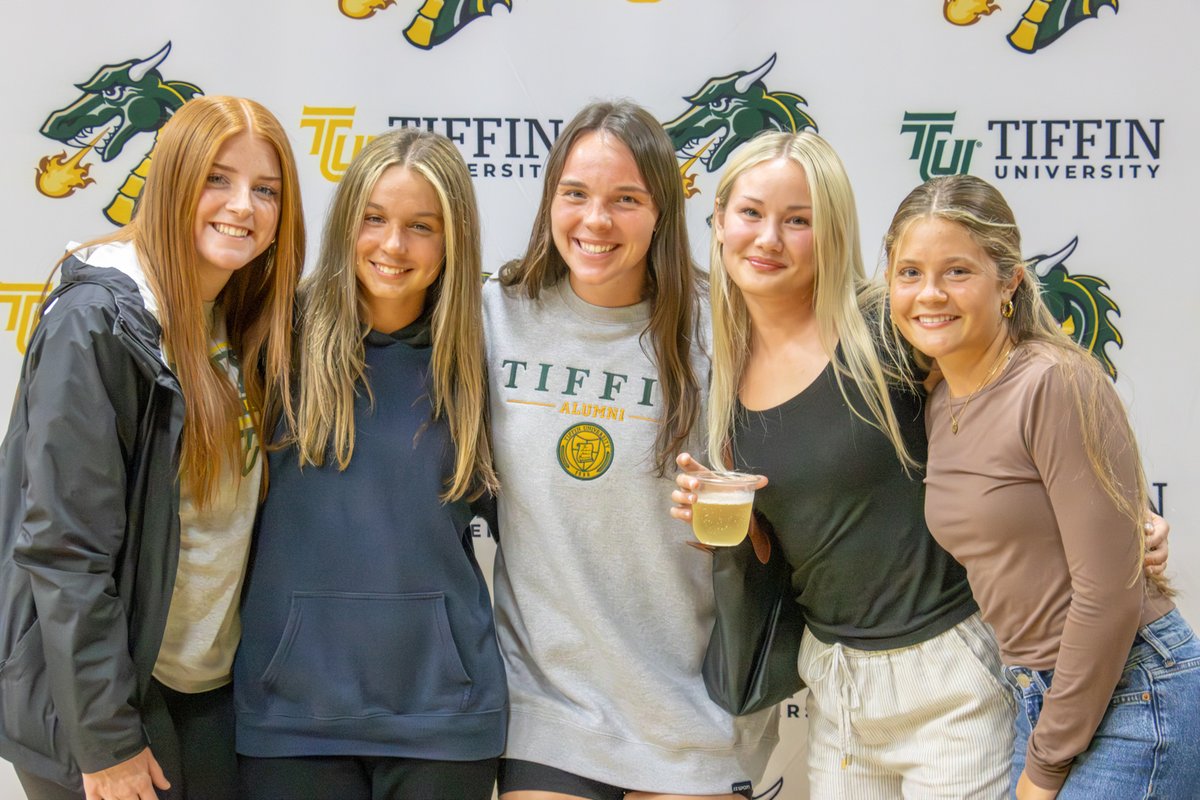 TiffinU's tweet image. Cheers to the Class of 2026 🥂 

You did it and we’re so proud of you 🐲🎓

#TiffinUniversity #Graduation #TUGrads #DragonNation
