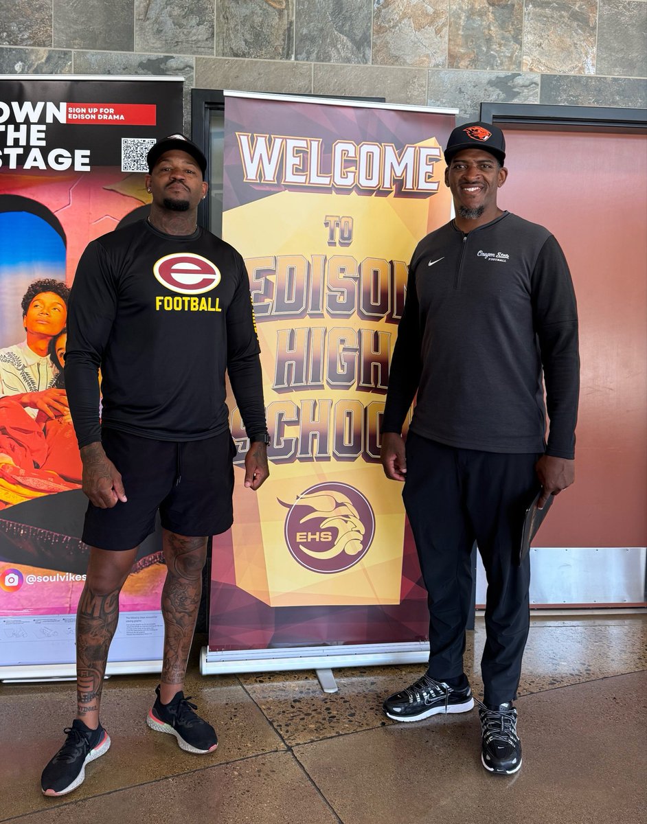 CoachCrocky's tweet image. Big shout out to Oregon State Receiver Coach Finley for stopping by E House 🫡

 @CoachFin_ #Edison #Stockton