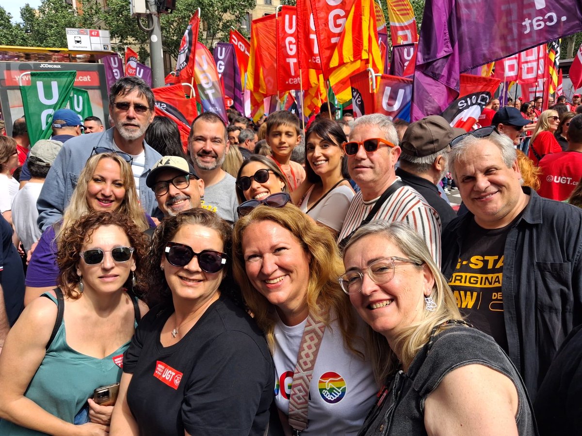 Fespbaix's tweet photo. Així hem viscut la concentració d'avui. Aquest #1deMaig, des de la @Fespbaix deixem clar que no farem ni un pas enrere en la conquesta de drets. Per millors salaris, menys jornada i més seguretat. ✊
Visca la lluita de la classe treballadora! @ugtcatalunya https://t.co/cqXoFfiNvH