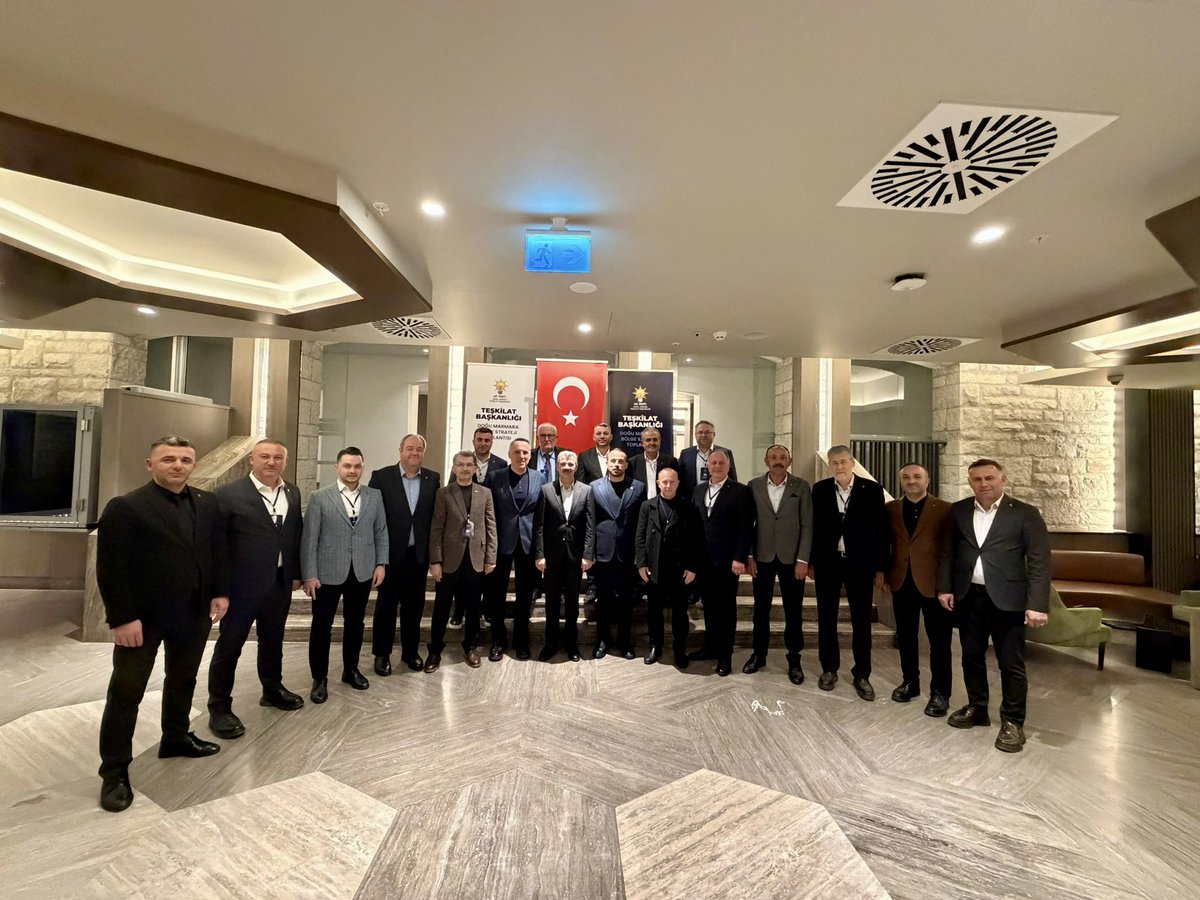 yunustever's tweet photo. 📍Bursa 

AK Parti Genel Merkez Teşkilat Başkanlığımız tarafından 1-2-3 Mayıs 2026 tarihlerinde düzenlenen “Marmara Bölge Strateji Toplantısı” kapsamında yeşil şehir Bursa’dayız.

İl Koordinatörümüz, Aksaray Milletvekilimiz Sayın Hüseyin Altınsoy ve İlçe Başkanlarımızla birlikte ilk oturuma katılmak üzere bir aradayız.

Teşkilatımızın gücünü artırmak, sahadaki çalışmalarımızı daha ileriye taşımak ve hedeflerimizi istişare etmek adına düzenlenen kampın hayırlara vesile olmasını temenni ediyorum. @haltinsoy68