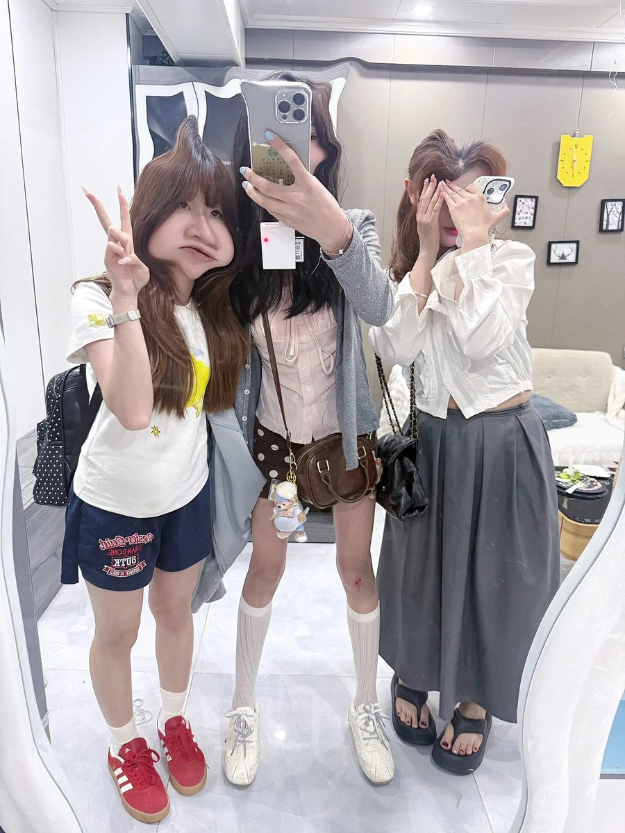 连告别都双手插兜的女人 tweet media